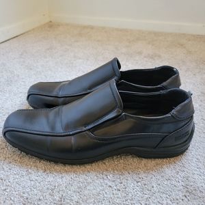 Mens Kenneth Cole Reaction black loafers in size 8.5